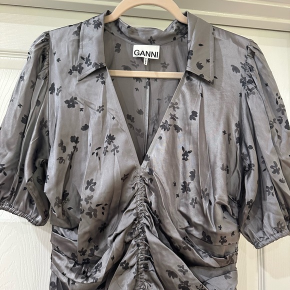 GANNI Ruched Floral-print Silk-blend satin midi dress - Picture 7 of 8